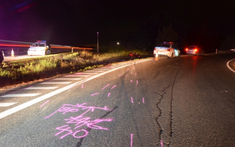 Menekülő embercsempészt üldöztek a rendőrök az M5-ösön