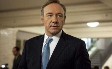 Vádat emeltek Kevin Spacey ellen szeméremsértés miatt