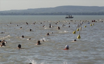 Vasárnap lesz Balaton-átúszás